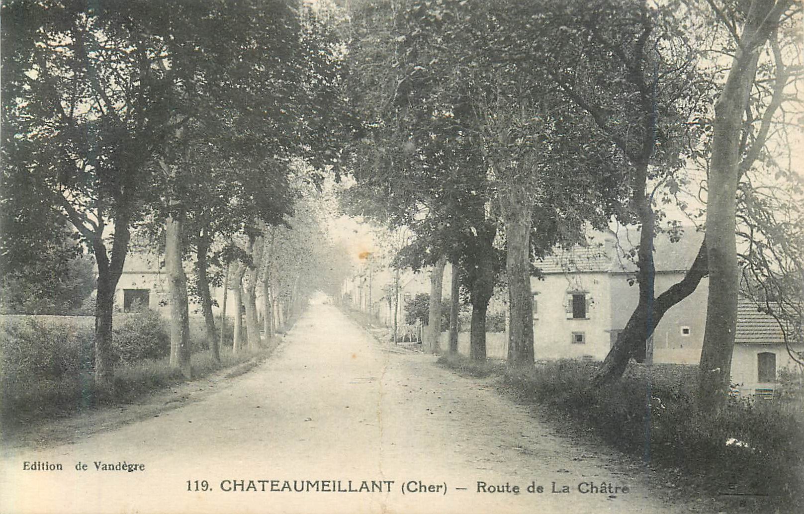 CPA Chateaumeillant (Cher) Route de la Chatre