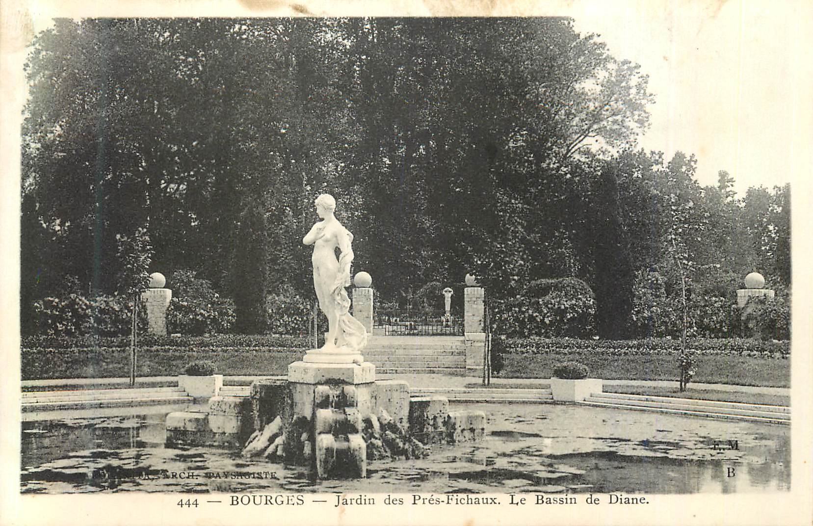CPA Bourges Jardin des Pres Fichaux le Bassin de Diane
