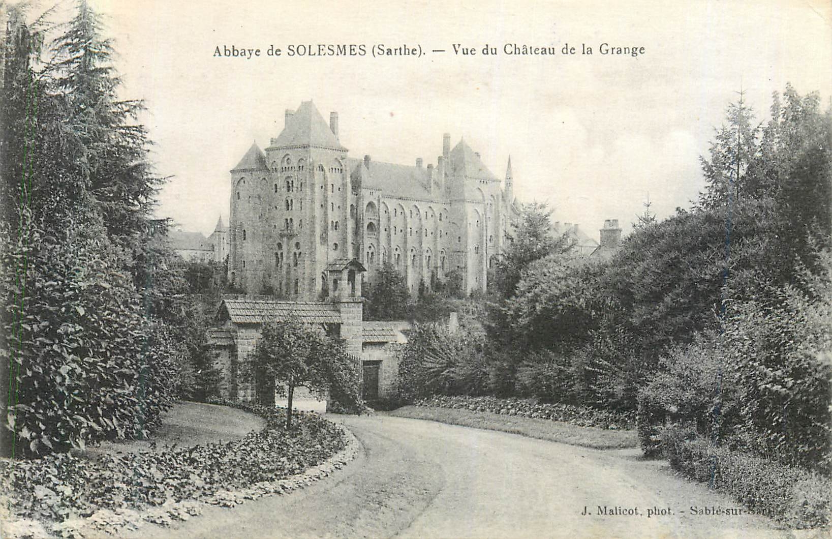 CPA Abbaye de Solesmes (Sarthe) vue du Chateau de la Grange