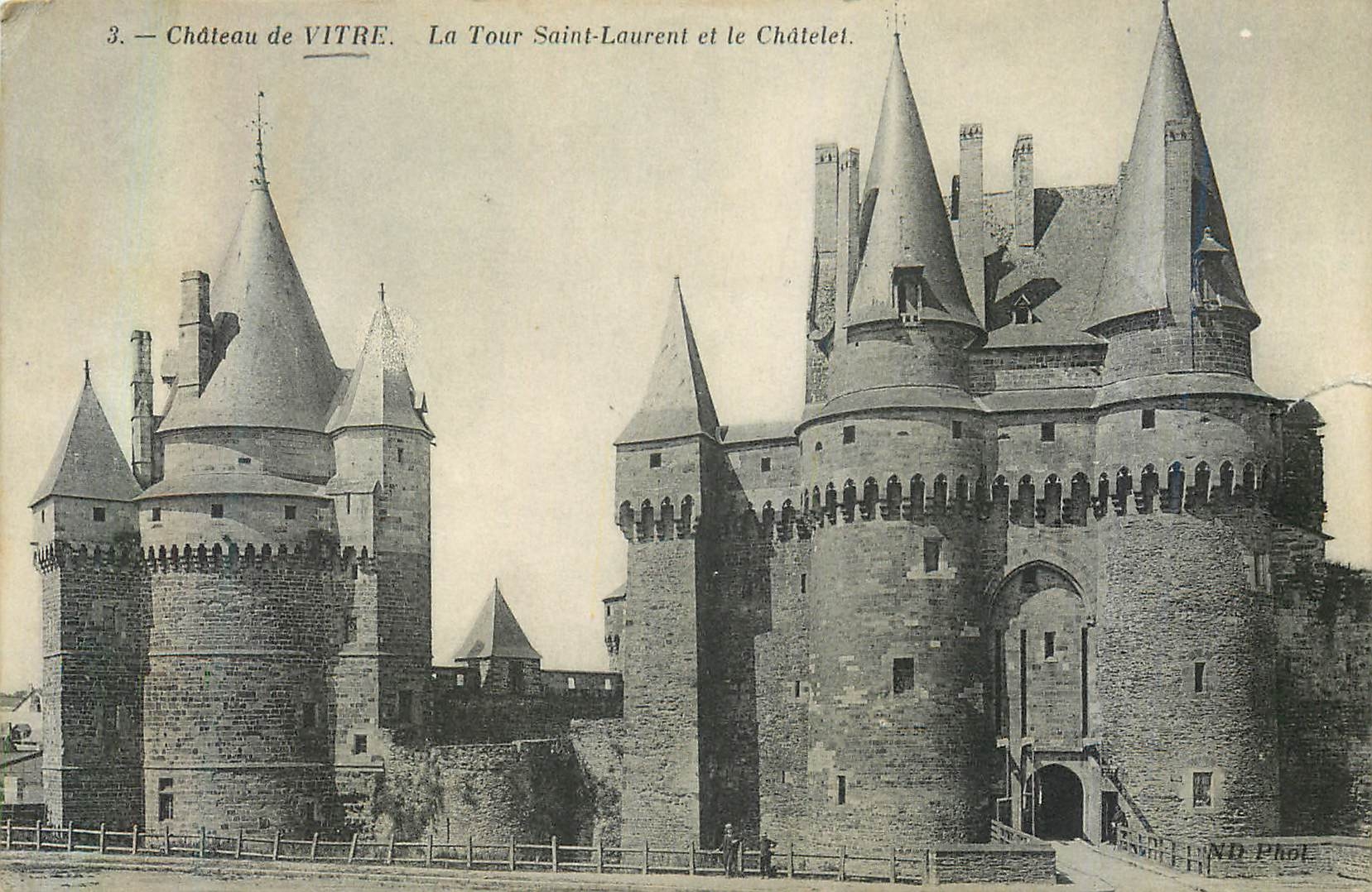 Château de VITRE — La Tour Saint-Laurent et le Châtelet — ND Phot