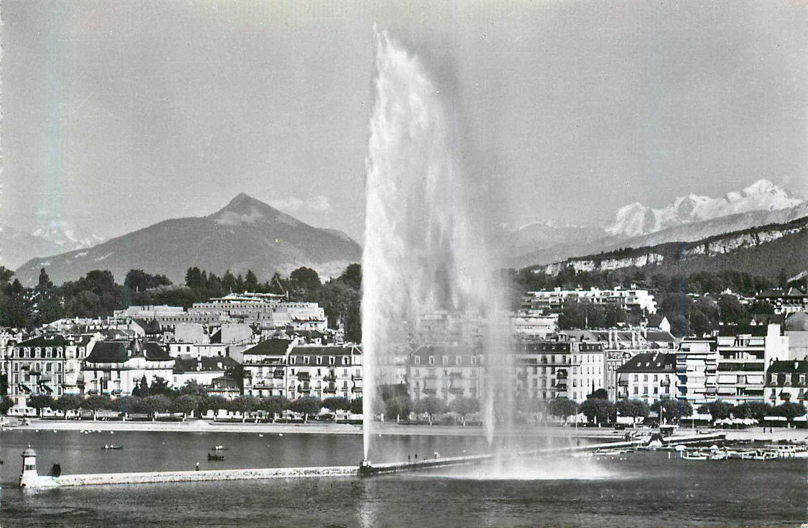 CPM Geneve le Jet d'Eau (120m) et le Mont Blanc (4810m)