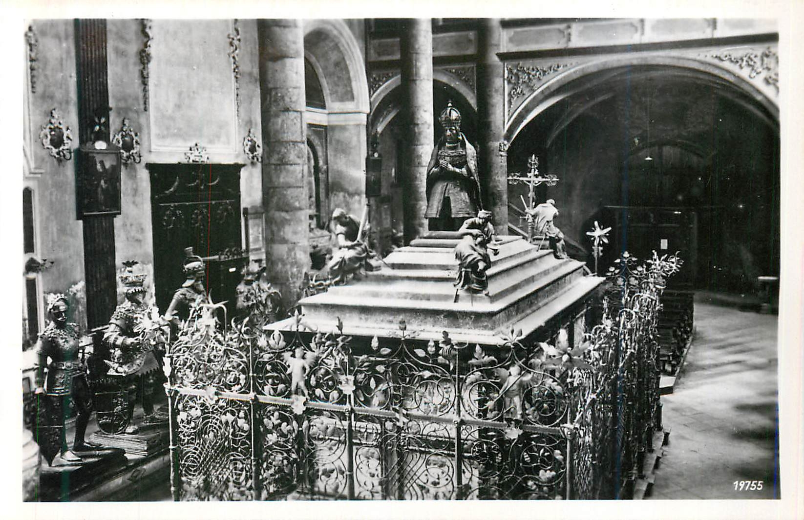 CPM Innsbruck Inneres der Hofkirche Grabmal Maximilians