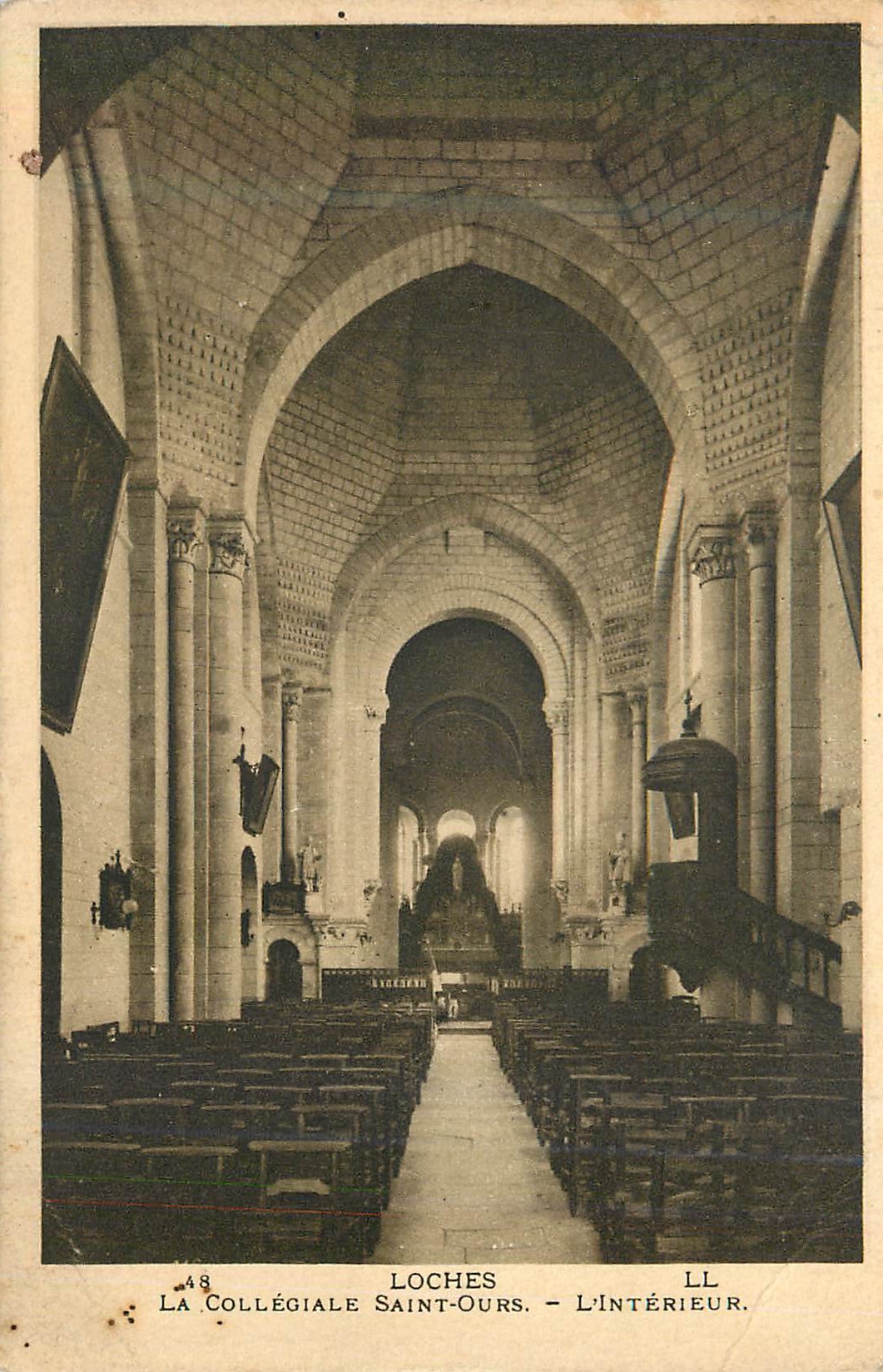 CPA Loches la Collegiale Saint Ours l'Interieur