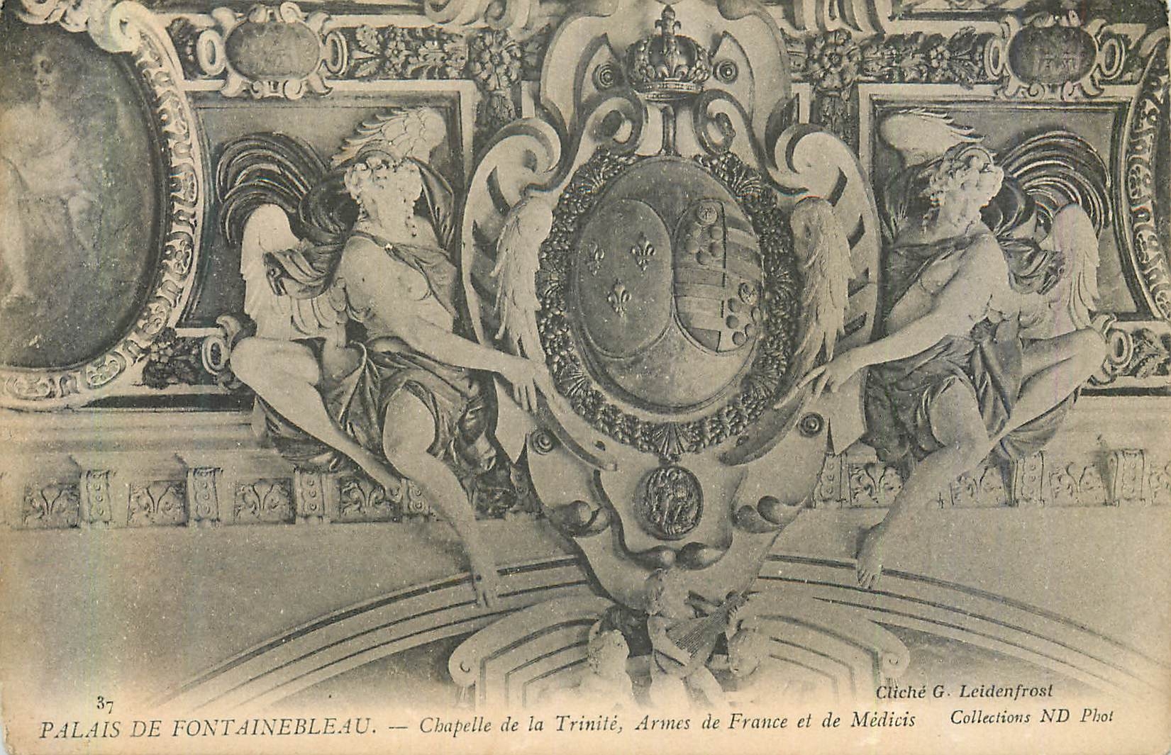 Palais de Fontainebleau — Chapelle de la Trinité, Armes de France et de Médicis — Cliché G. Leidenfrost