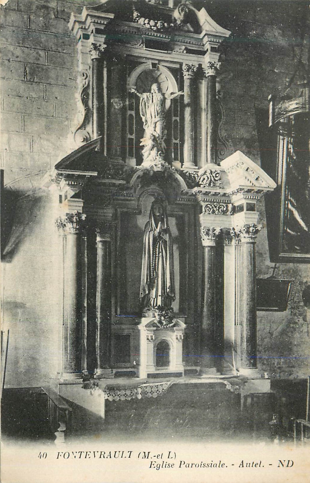 CPA Fontevrault (M et L) Eglise Paroissiale Autel