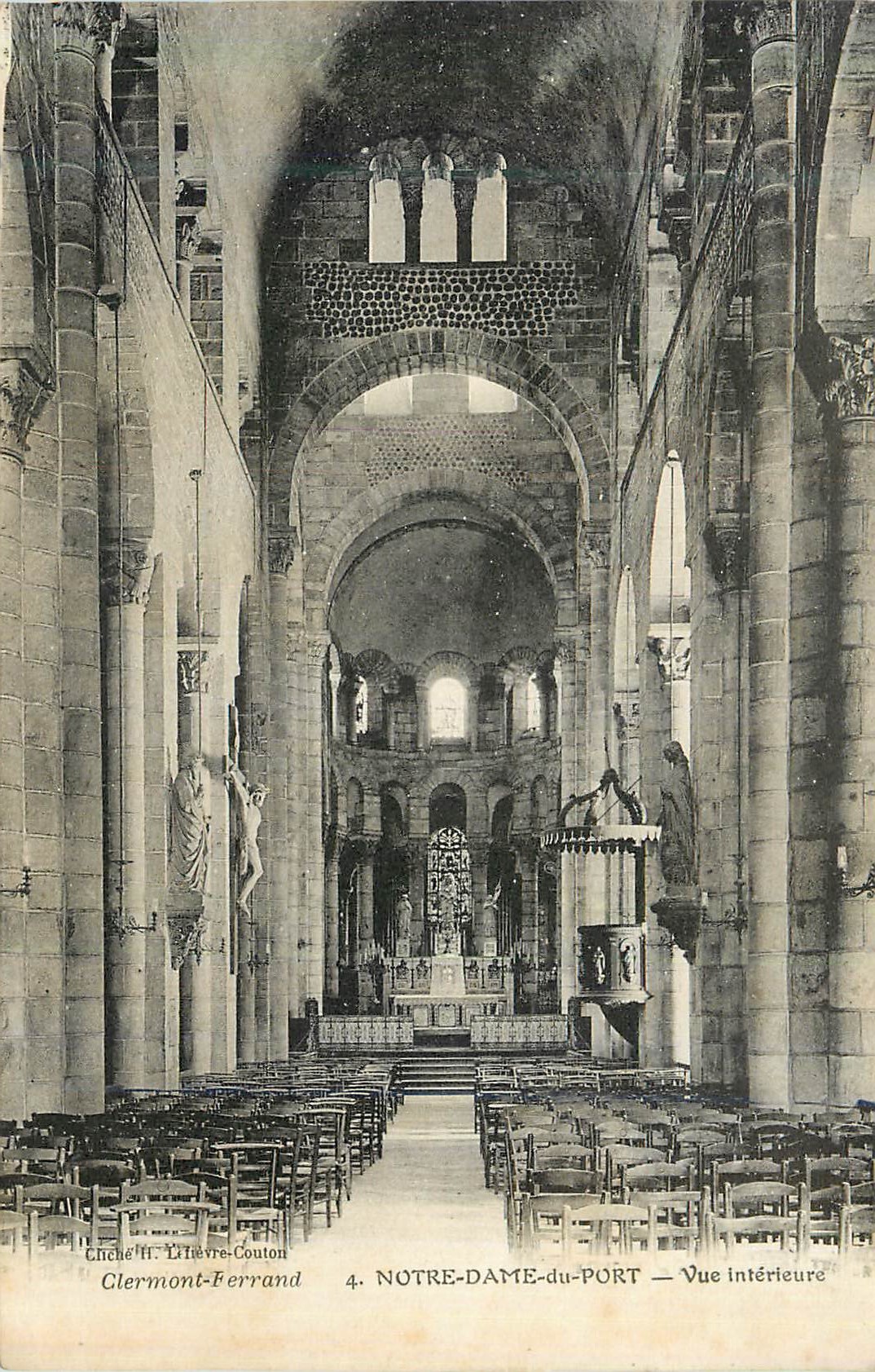 CPA Clermont Ferrand Notre Dame du Port Vue Interieur