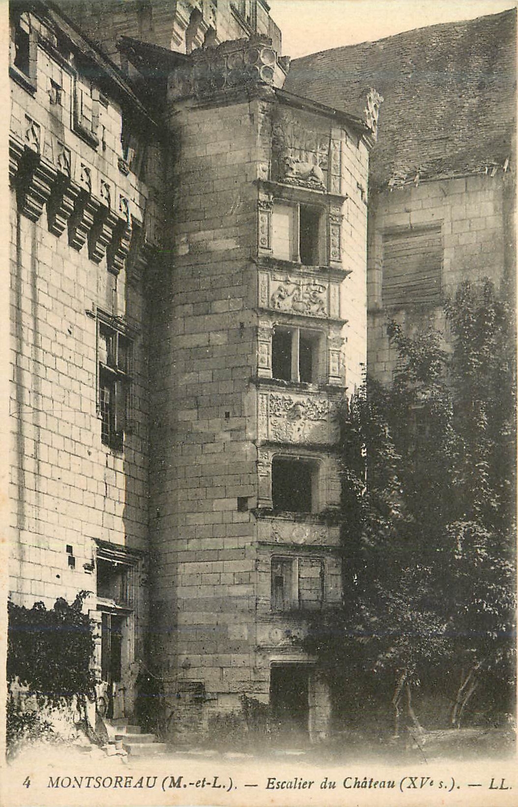 CPA Montsoreau (M et L) Escalier du Chateau (XV e s)