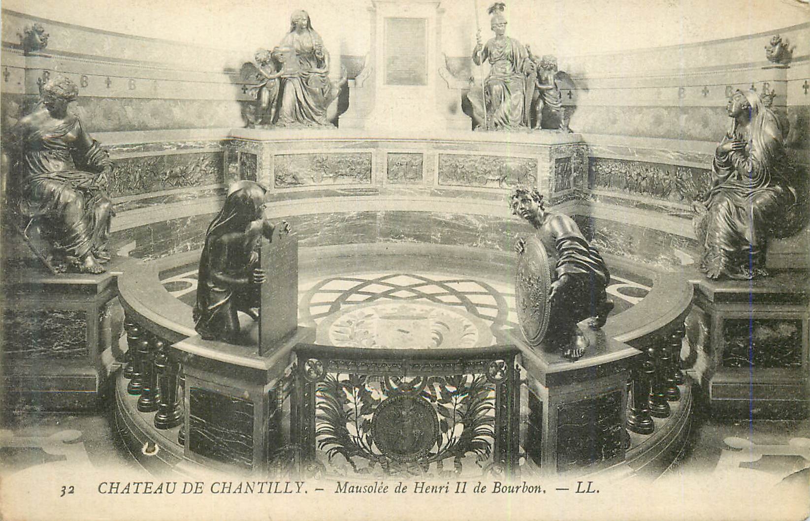 CPA Chateau de Chantilly Mausolee de Henri II de Bourbon