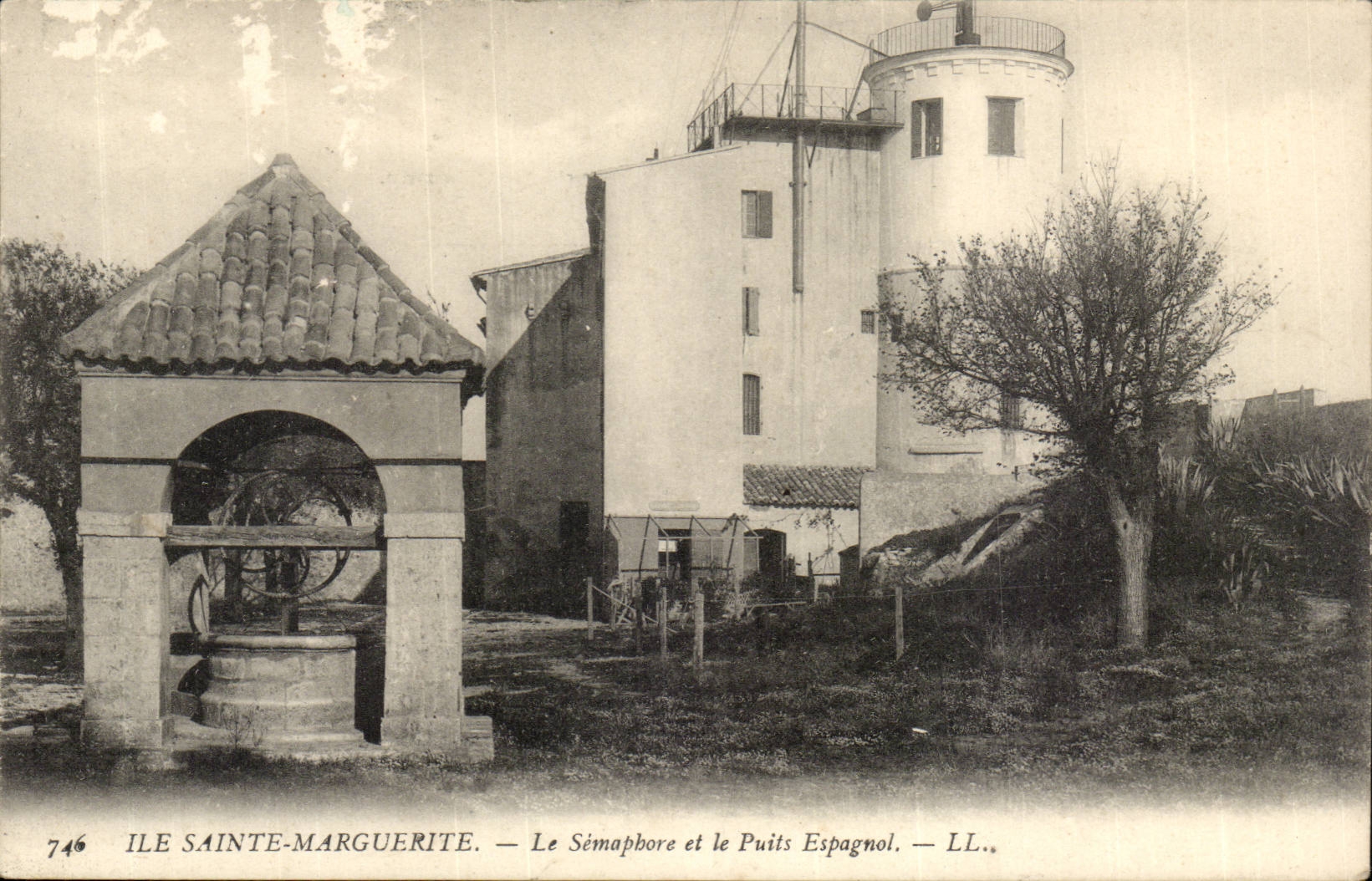 Ile Ste Marguerite - Le Semaphore et le Puits Espagnol - CPA 