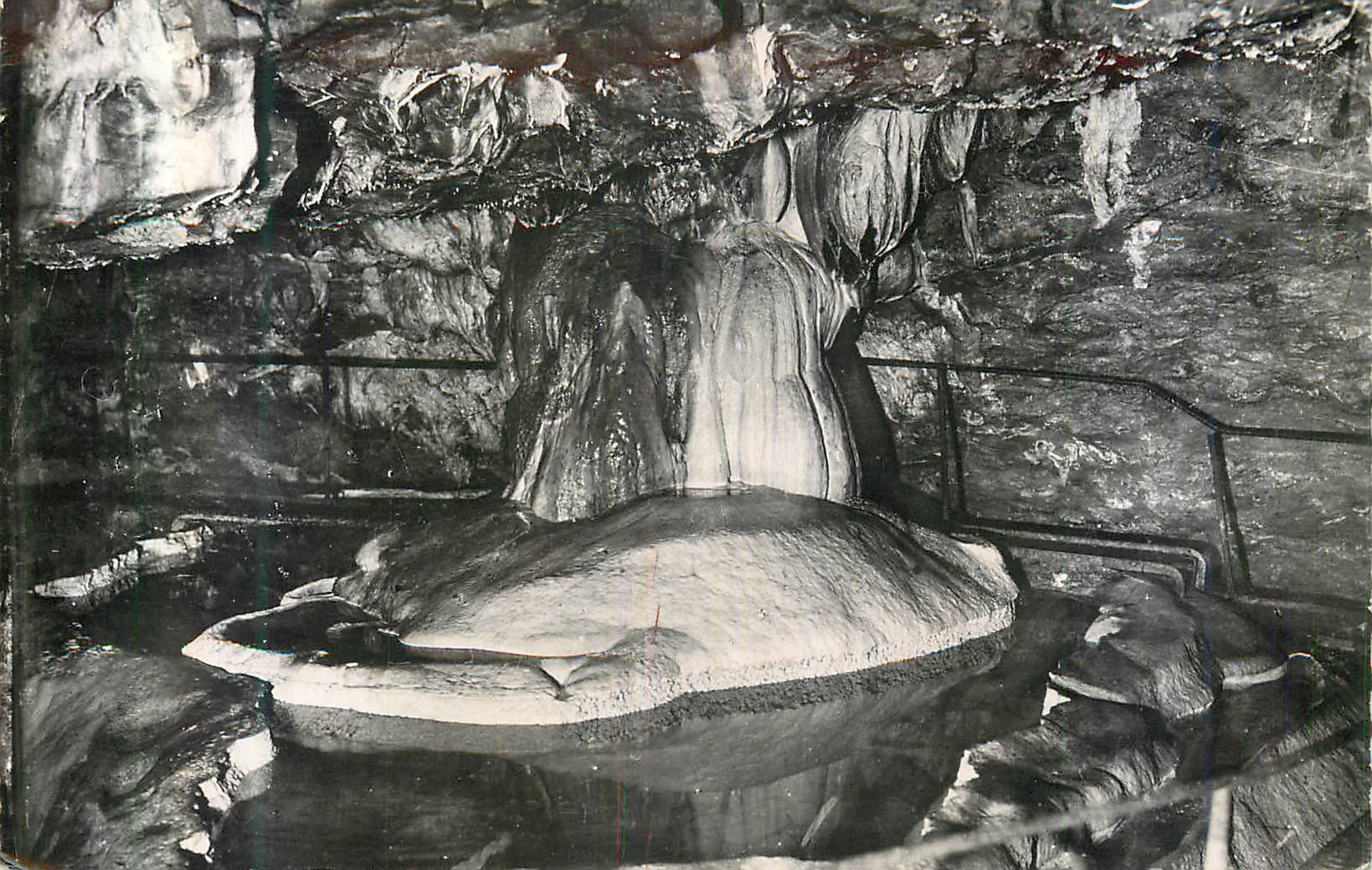 Les Grottes de La Balme (Isère) — La Grande Fontaine — Éditions Streiff