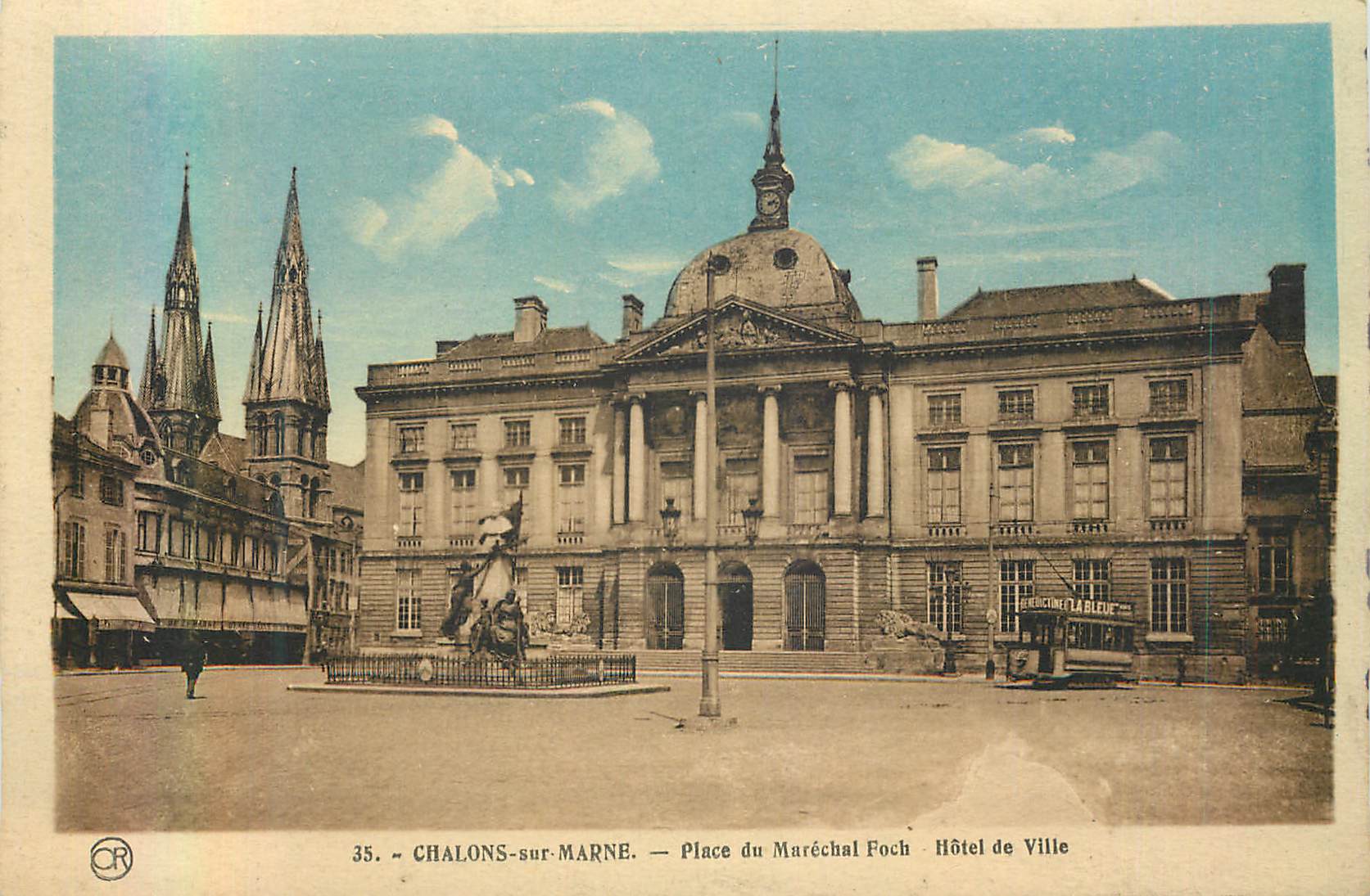 Chalons-sur-Marne — Place du Maréchal Foch — Rathaus