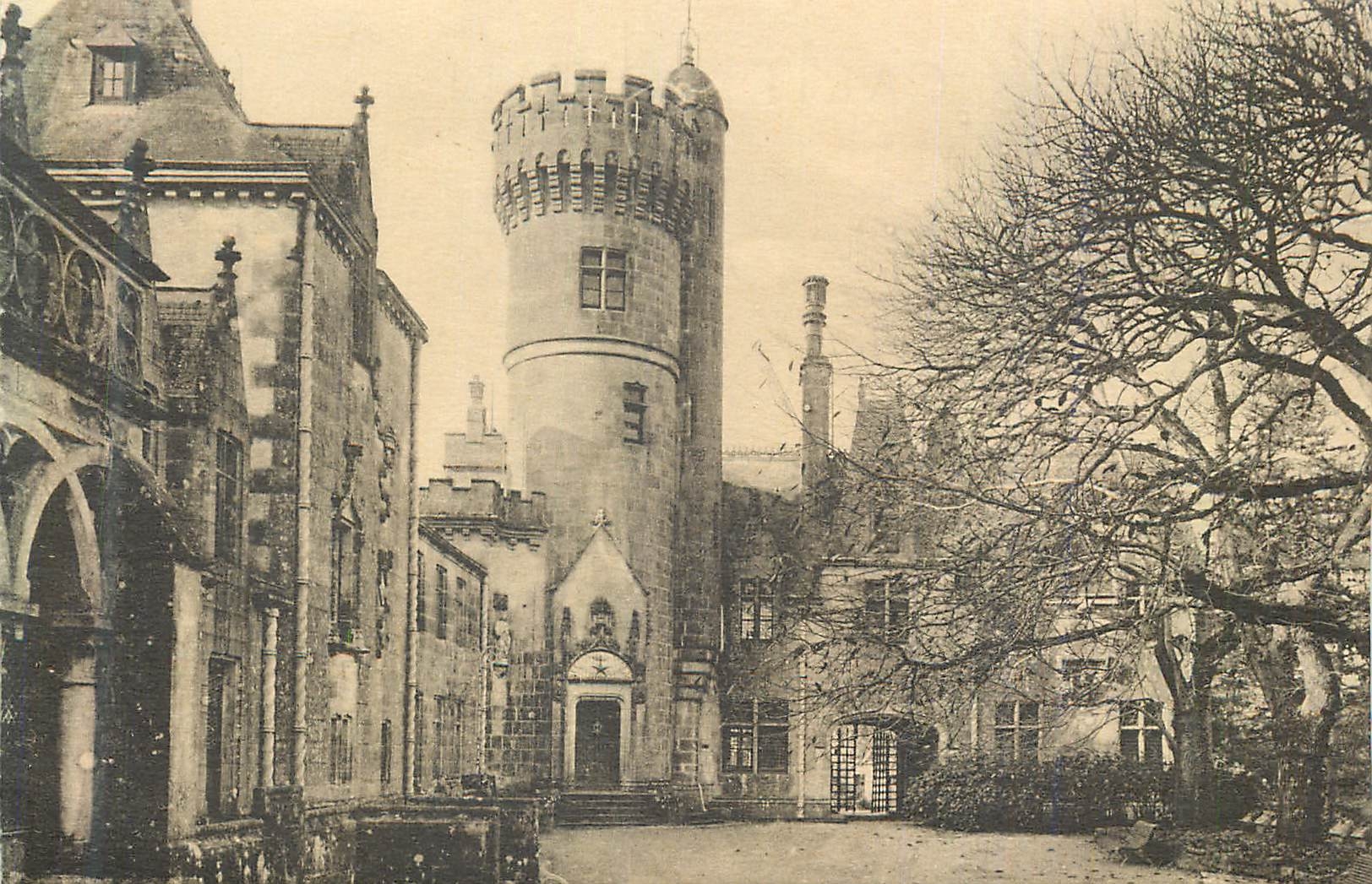 CPA Chateau de Keriolet La Cour d'Honneur Le Dinjon
