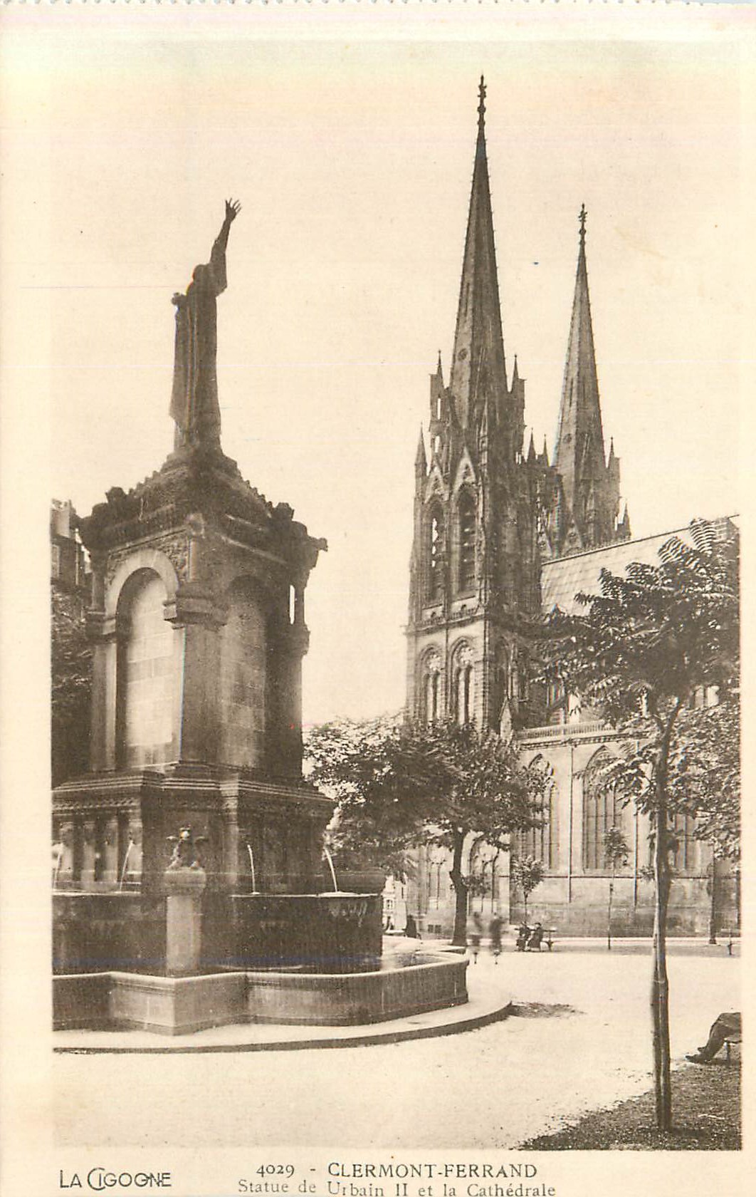 Clermont-Ferrand — Statue d'Urbain II et la Cathédrale — La Cigogne, n°4029