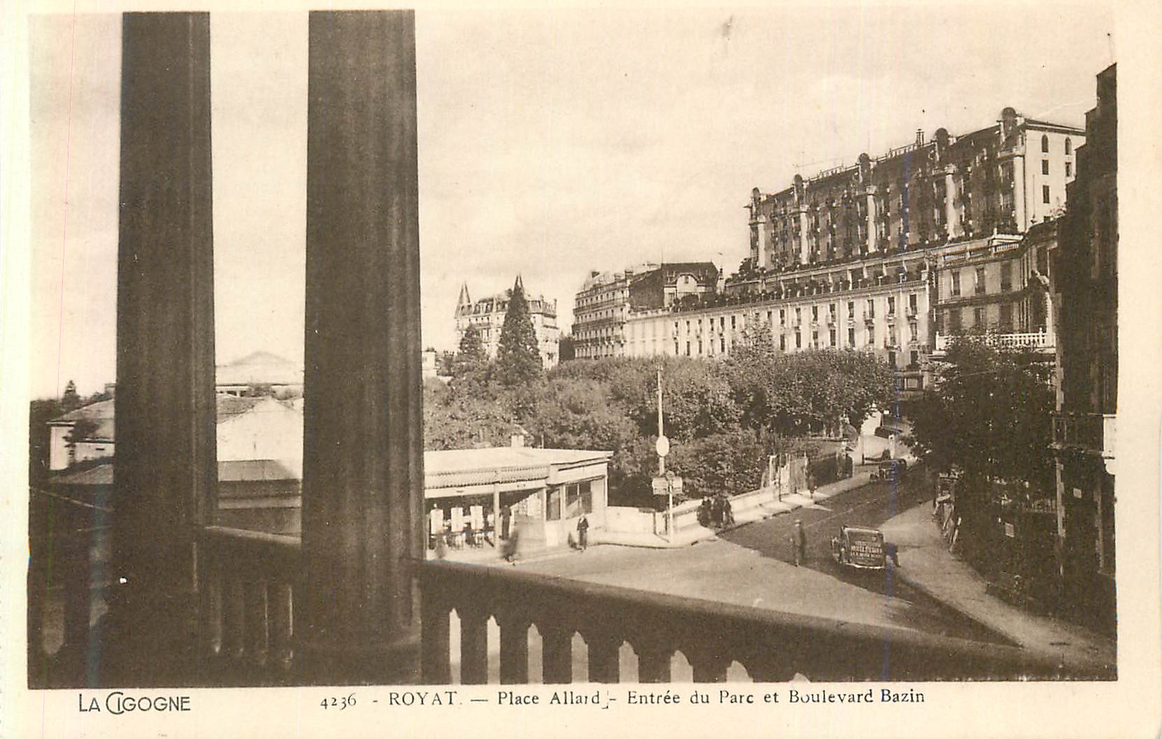 CPA Royat Place Allard Entree du Parc et Boulevard Bazin