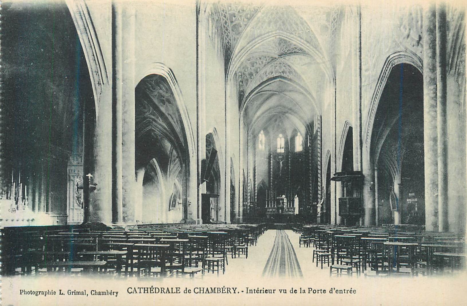 CPA Cathedrale de Chambery Interieur vu de la Porte D'Entree