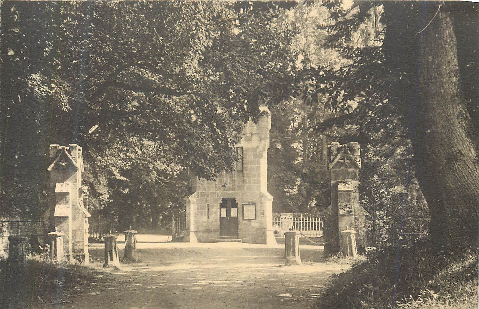 CPA Le Chateau de Keriolet L'Avenue Le Corps de Garde
