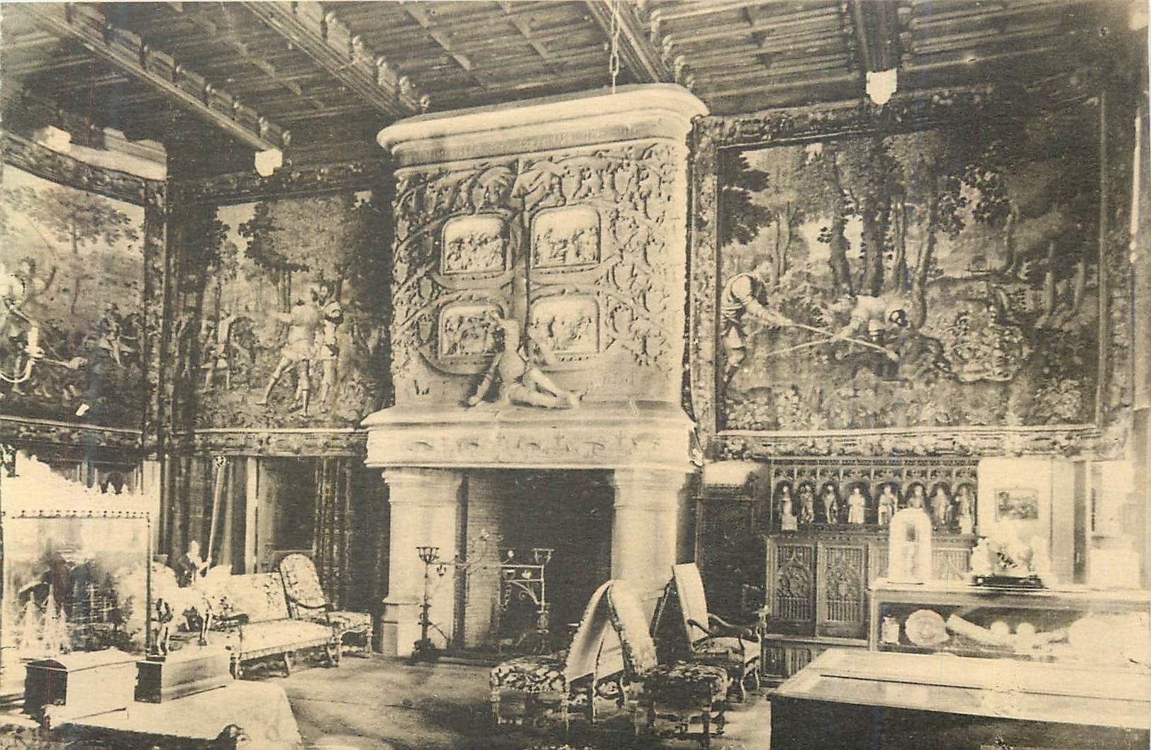 CPA Le Chateau de Keriolet La Salle des Gardes La Cheminee