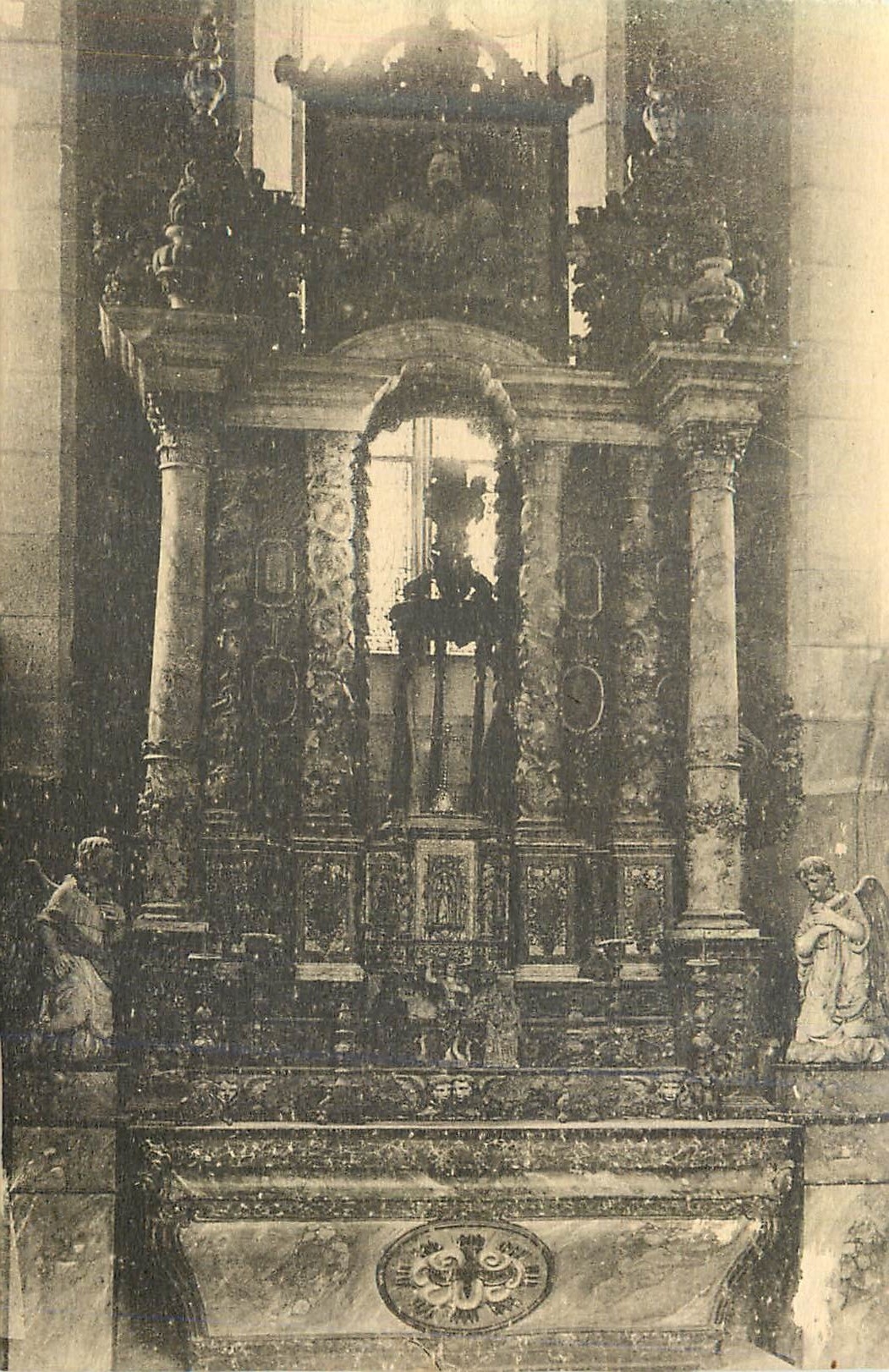 CPA Le Chateau de Keriolet Autel en Bois dore (XVIIe Siecle) Chapelle