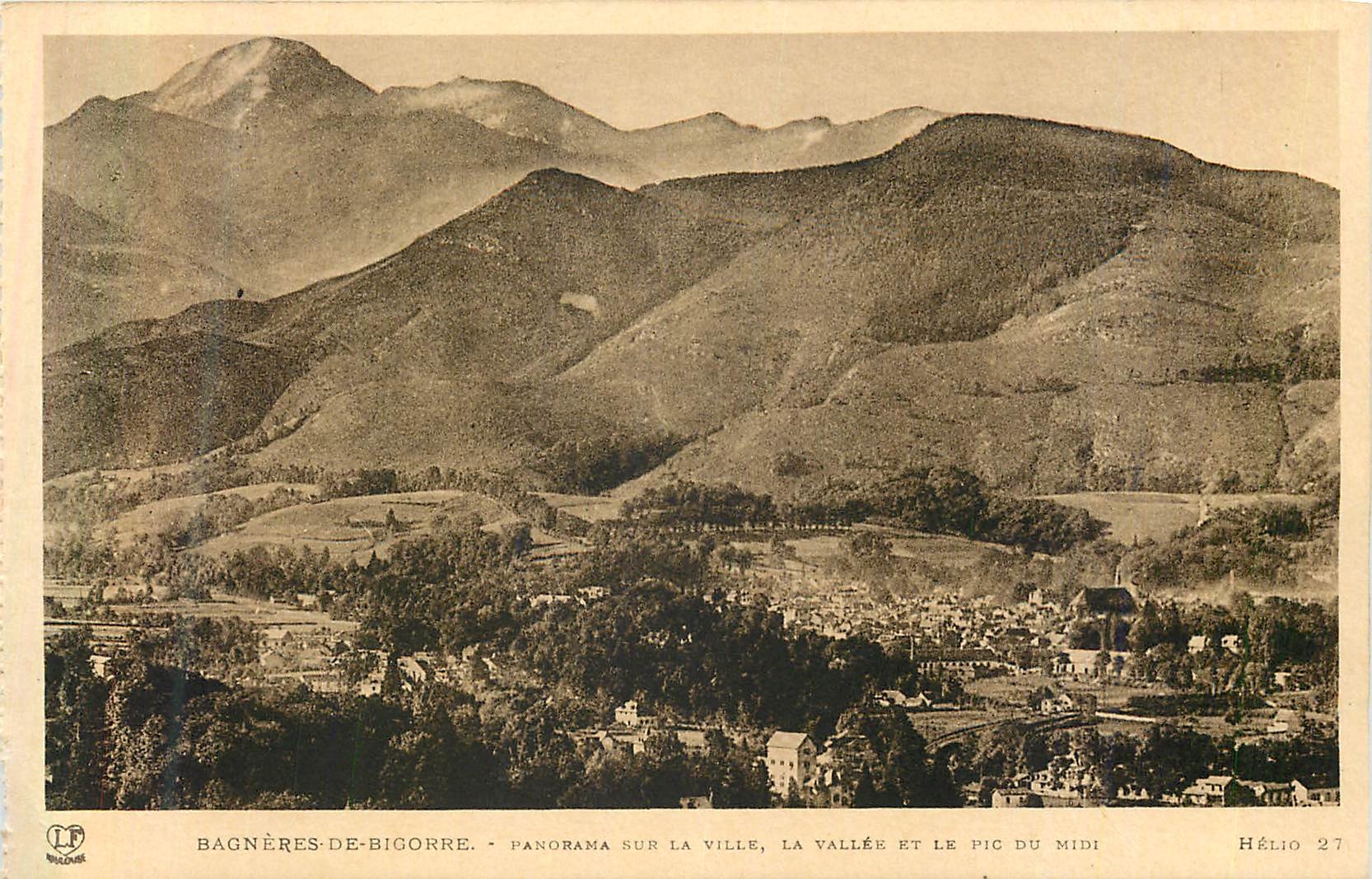 Bagnères-de-Bigorre — Panorama sur la ville, la vallée et le Pic du Midi — Hélio 27