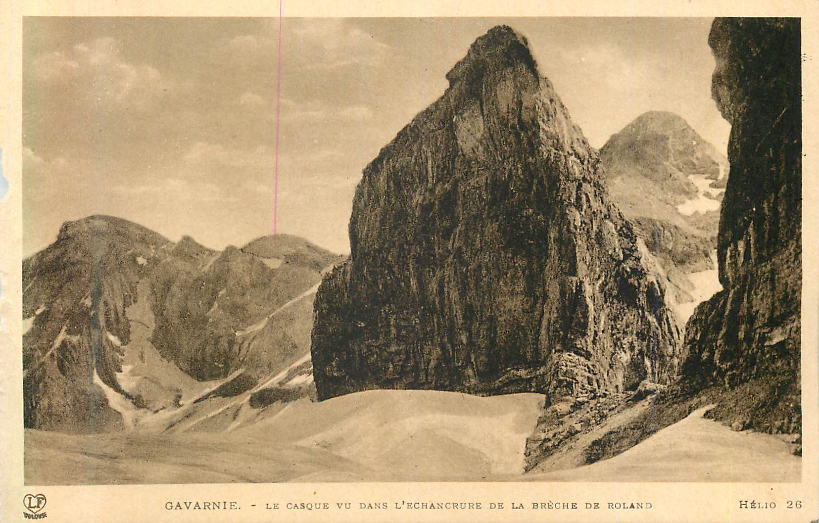 Gavarnie - Le Casque vu dans l'échancrure de la Brèche de Roland — Hélio 26