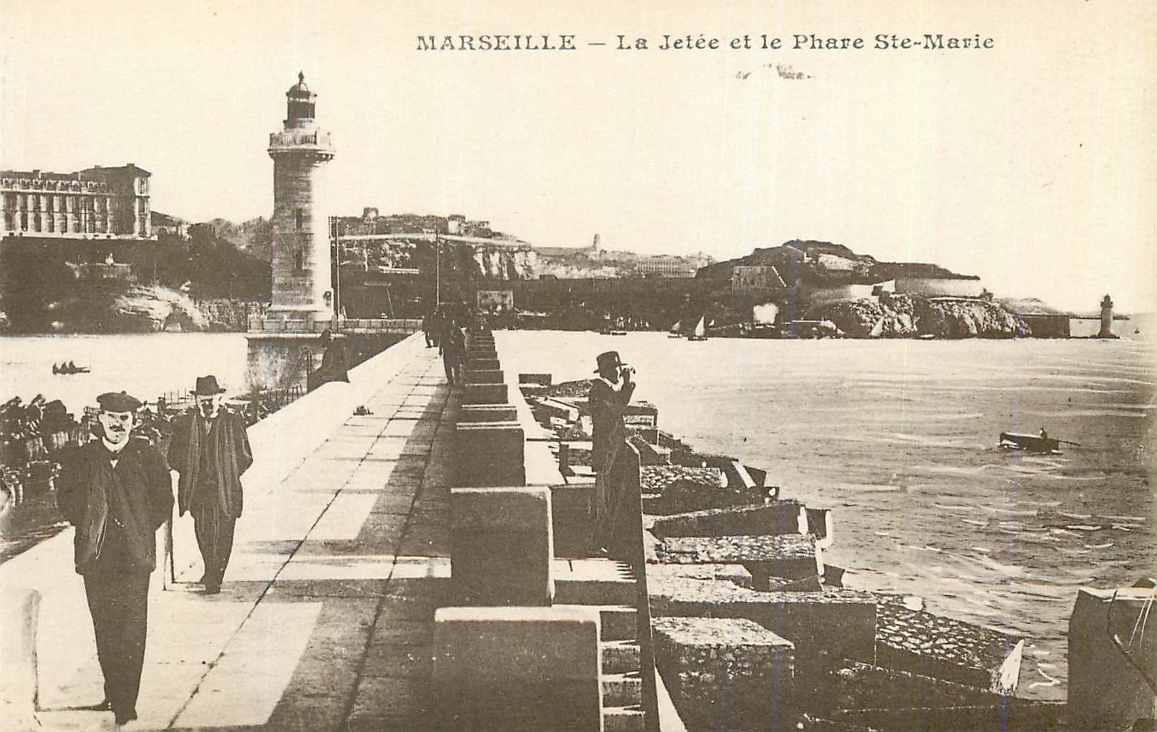 CPA Marseille La Jetee et le Phare Ste Marie
