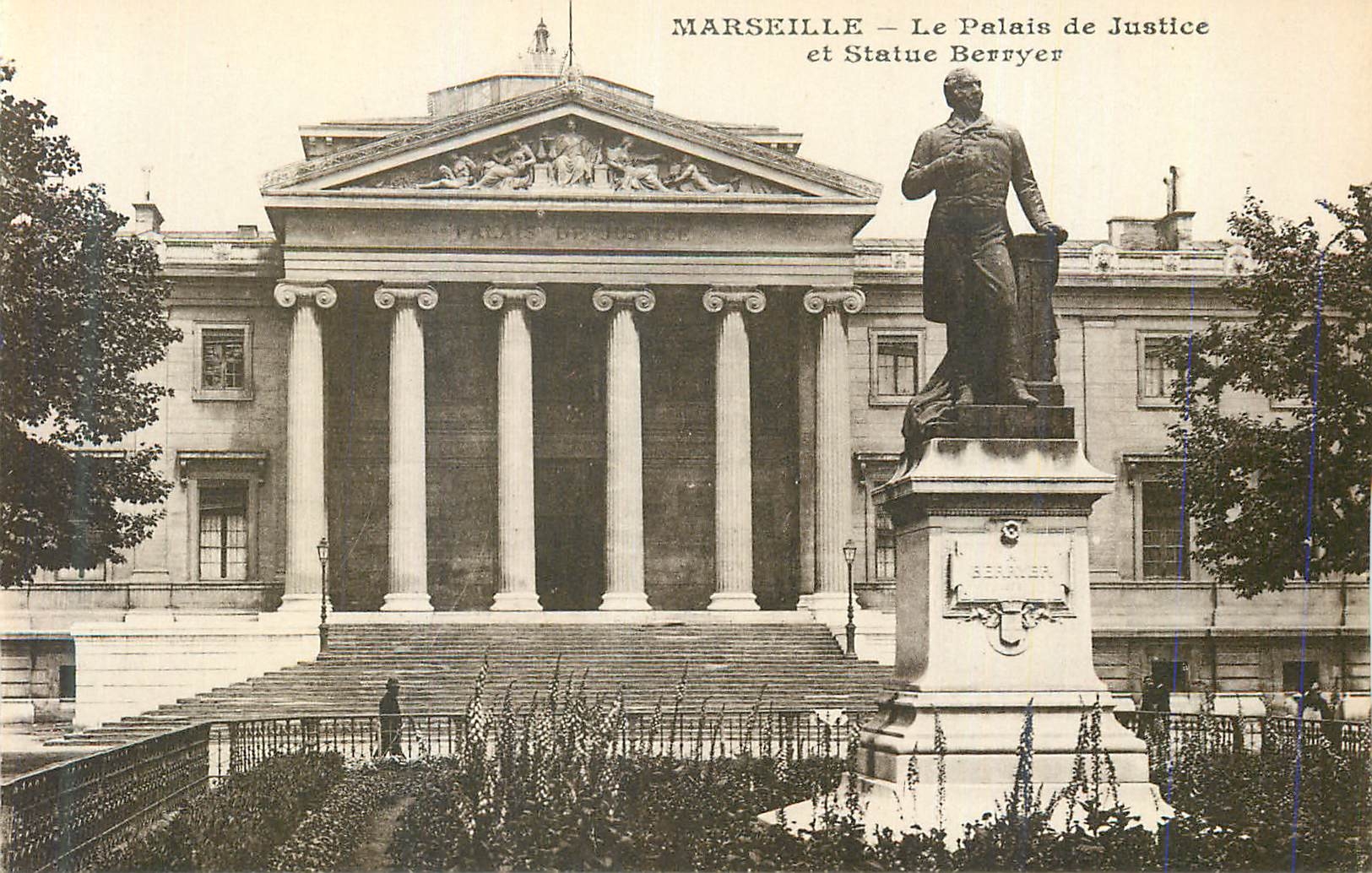 CPA Marseille Le Palais de Justice et Statue Berryer