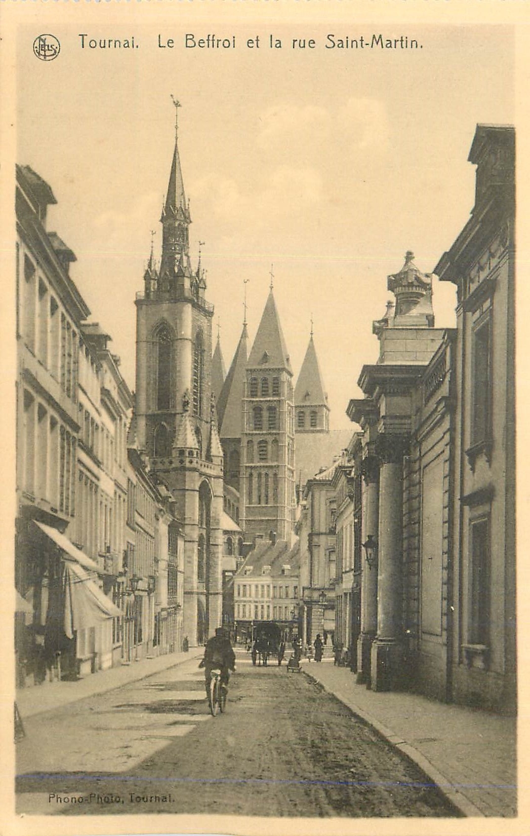 CPA Tournai Le Beffroi et la Rue Saint Martin