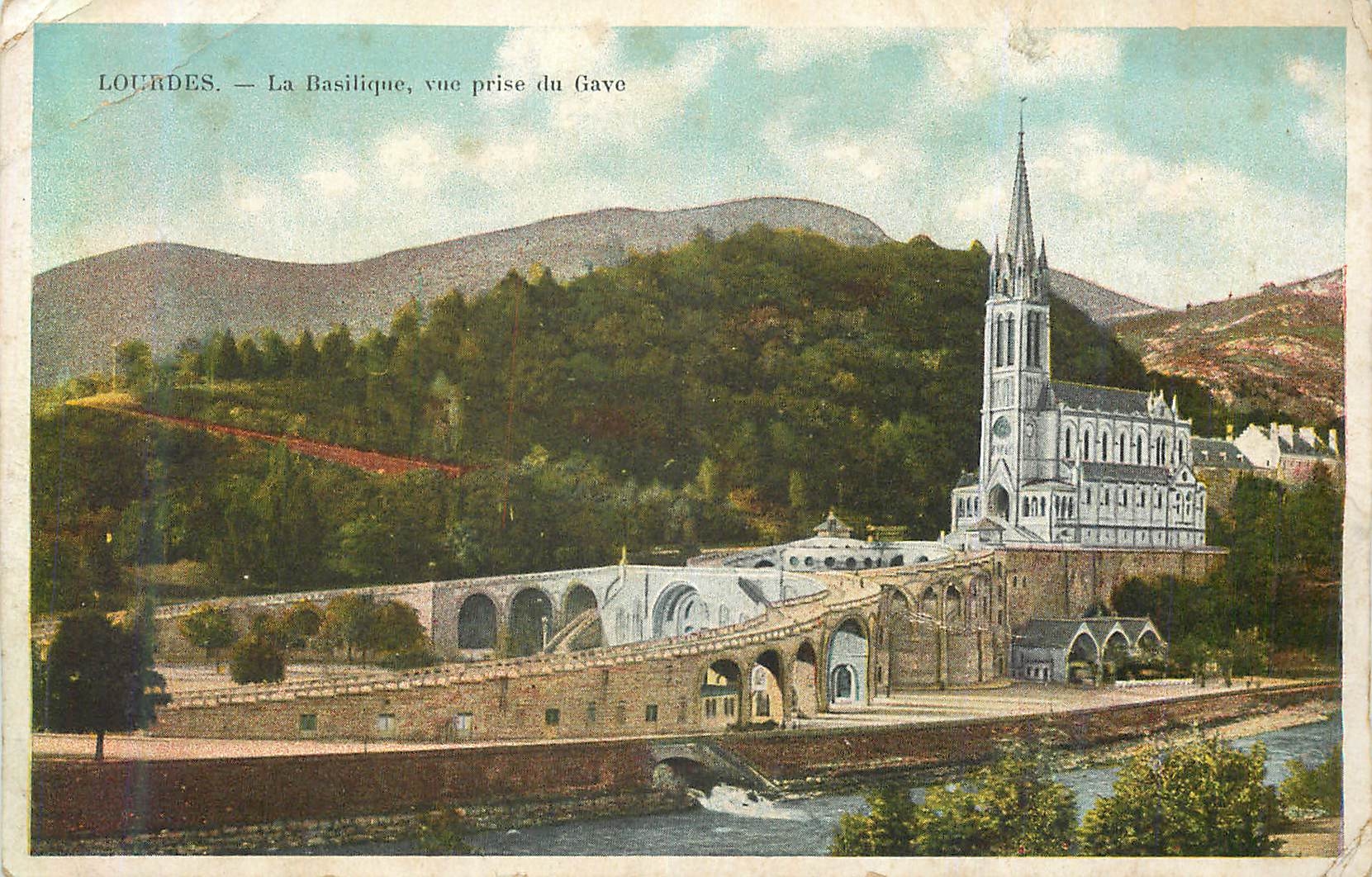 CPA Lourdes La Basilique Vue prise du Gave