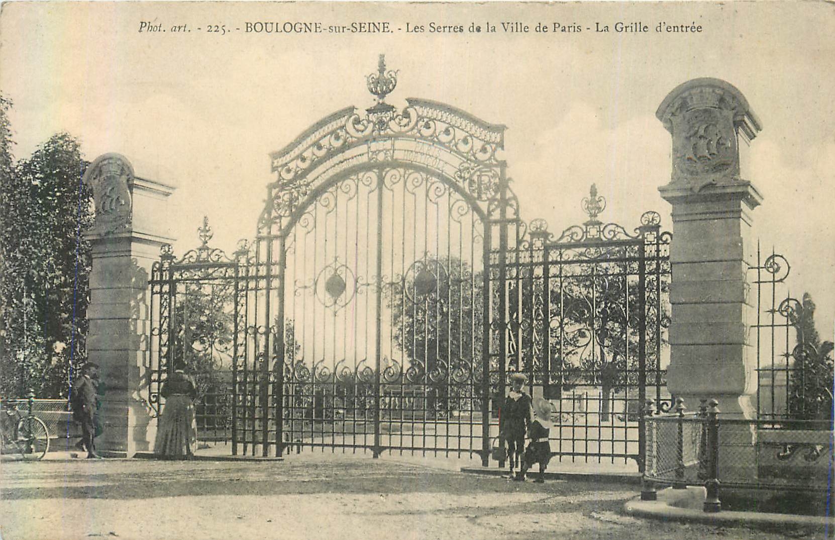 CPA Boulogne sur Seine Les Serres de la Ville de Paris La Grille d'Entree