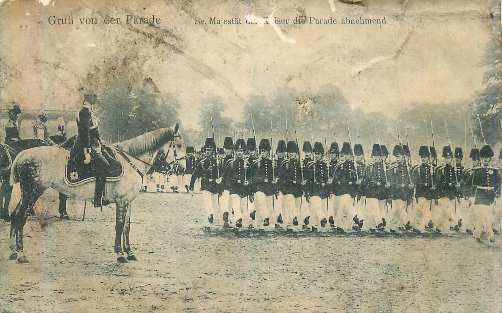 CPA Gruss Von Der Parade Se Majestat Parade Abnehmend Militaria