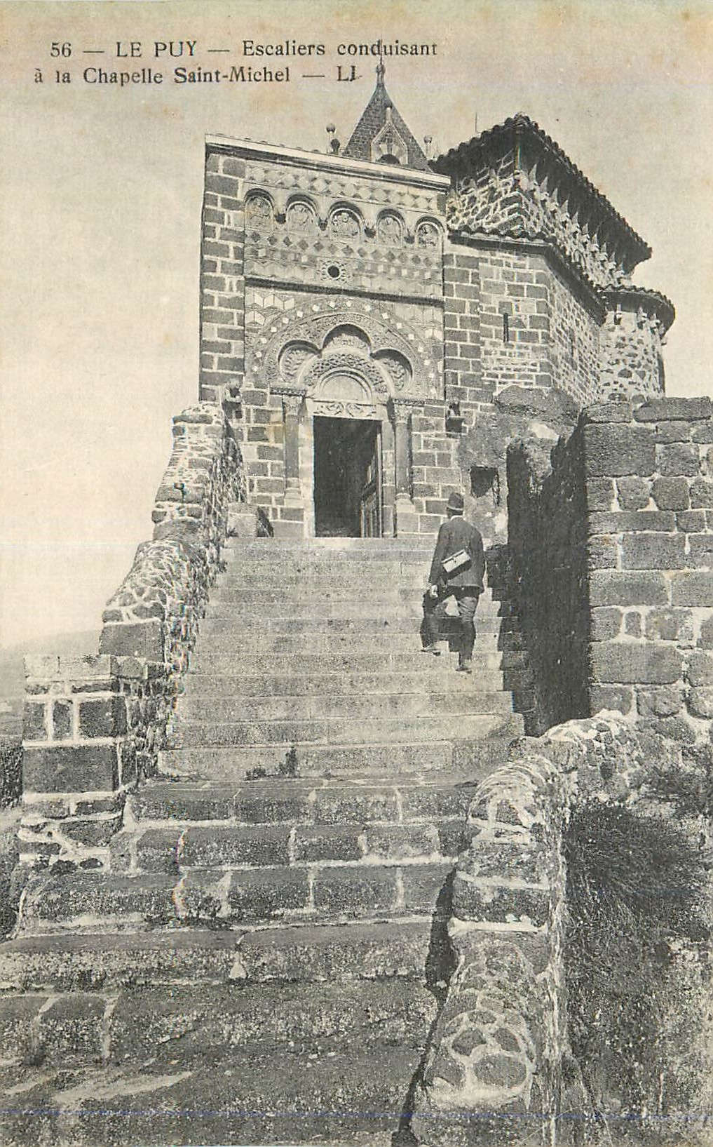 Le Puy — Escaliers conduisant à la Chapelle Saint-Michel — éditeur LL