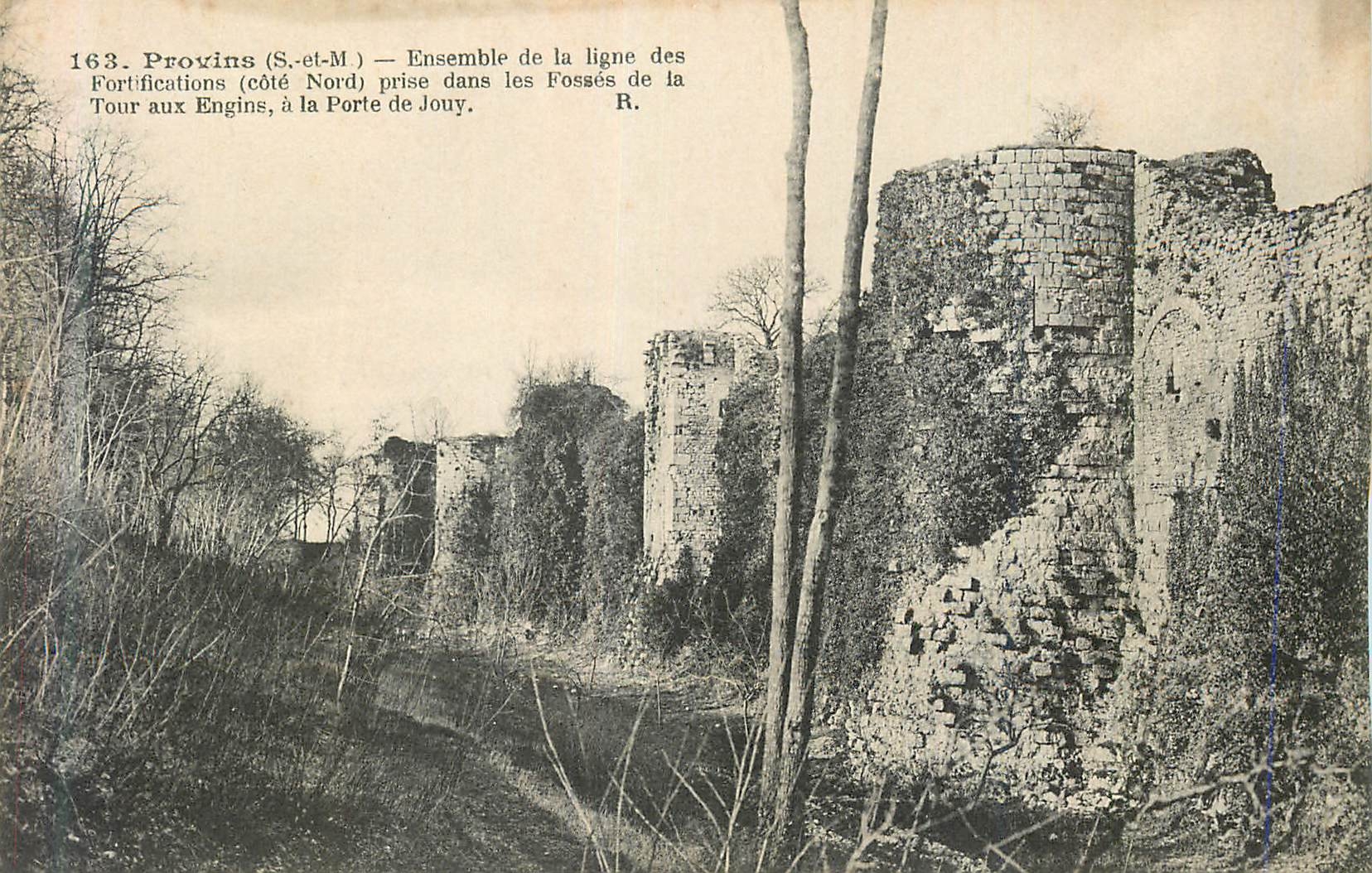 Provins (S.-et-M.) — Ensemble de la ligne des fortifications (côté Nord) prise dans les fossés de la Tour aux Engins, à la Porte de Jouy.