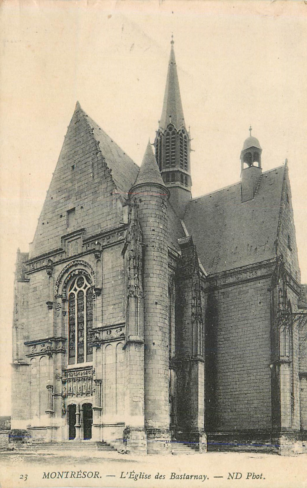 CPA Montresor L'Eglise des Bastarnay