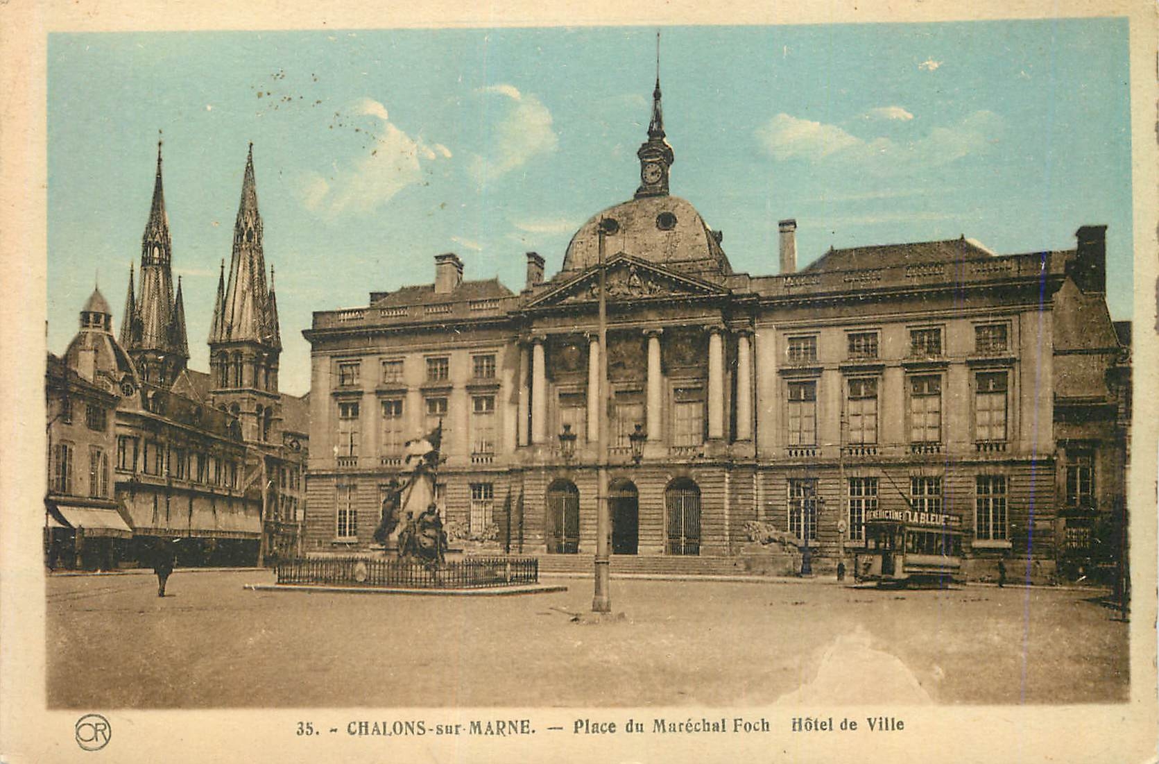 Chalons-sur-Marne — Place du Maréchal Foch — Rathaus