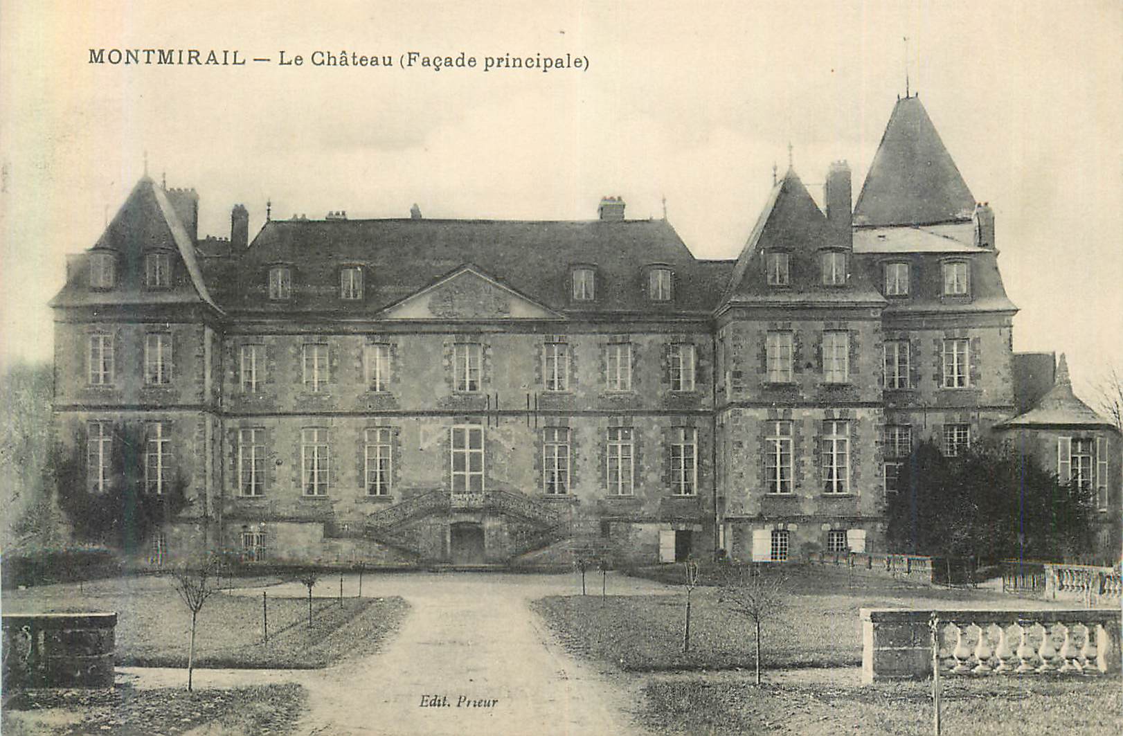 CPA Montmirail Le Chateau (Facade Principale)