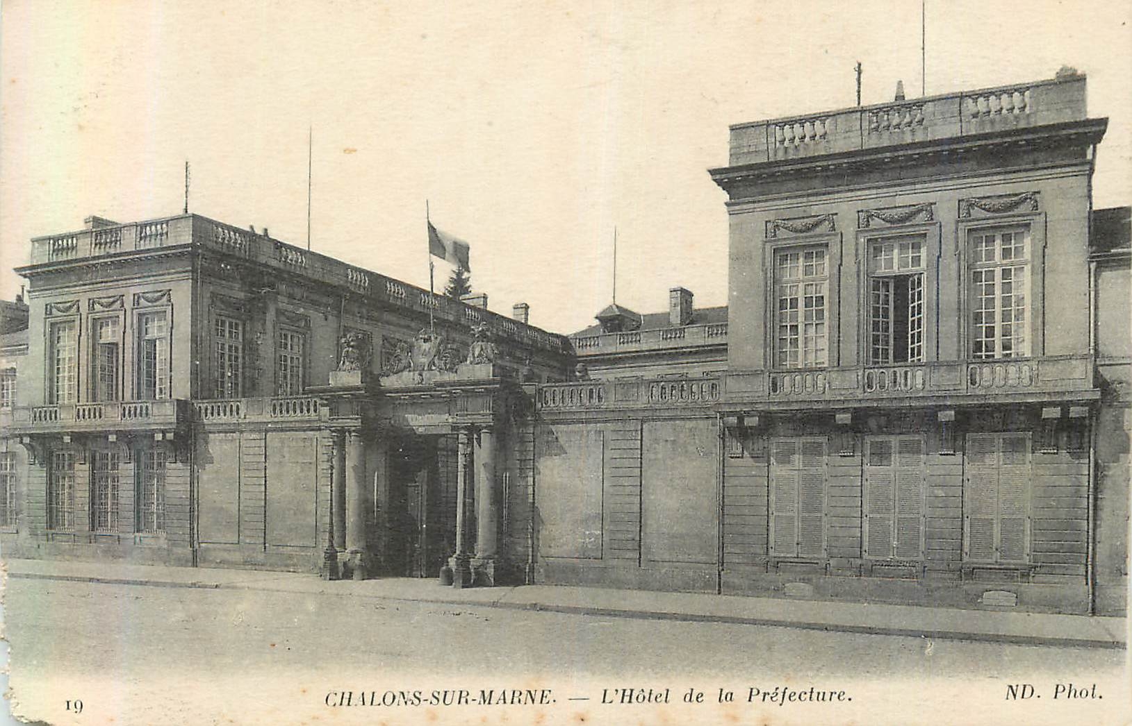 CPA Chalons sur Marne L'Hotel de la Prefecture