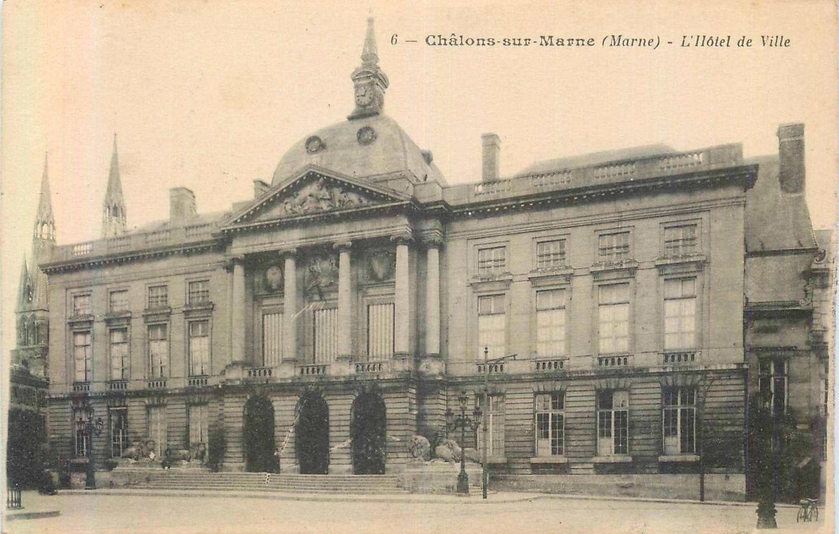 CPA Chalons sur Marne (Marne) L'Hotel de Ville
