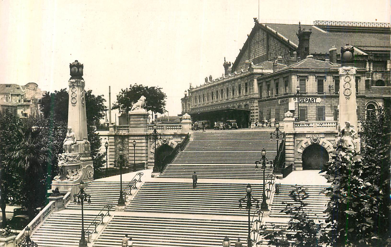 CPM Marseille Escalier Monumetal ce la Gare St Charles