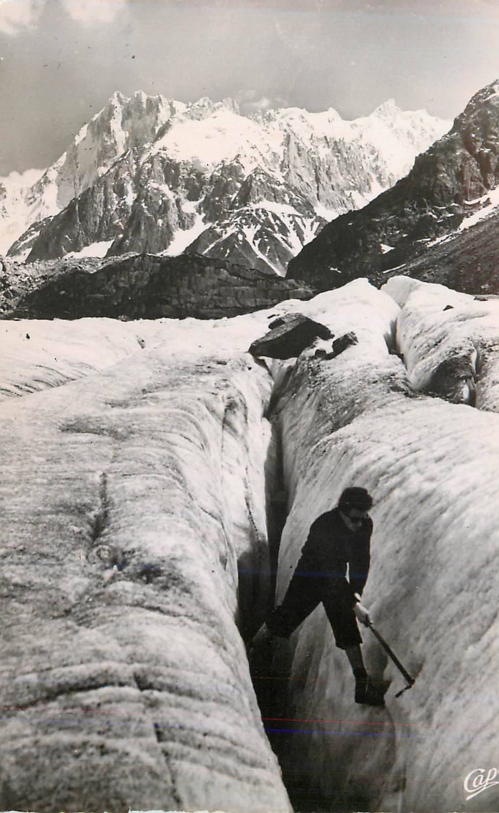 CPM Chamonix Mont Blanc Dans les Seracs de la Mer de Glace