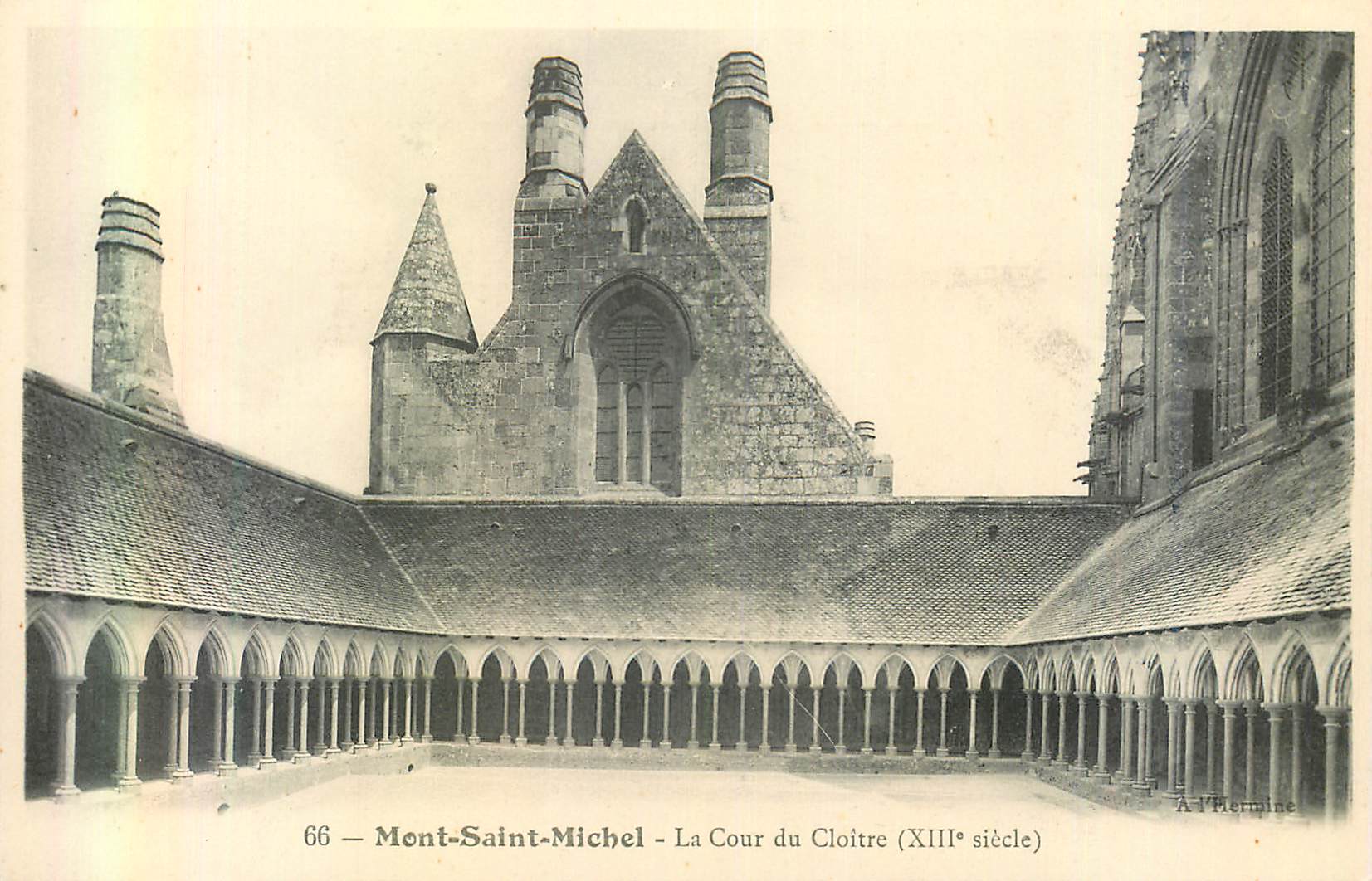 Mont-Saint-Michel — La Cour du Cloître (XIIIe siècle) — A l'Herminé, n°66