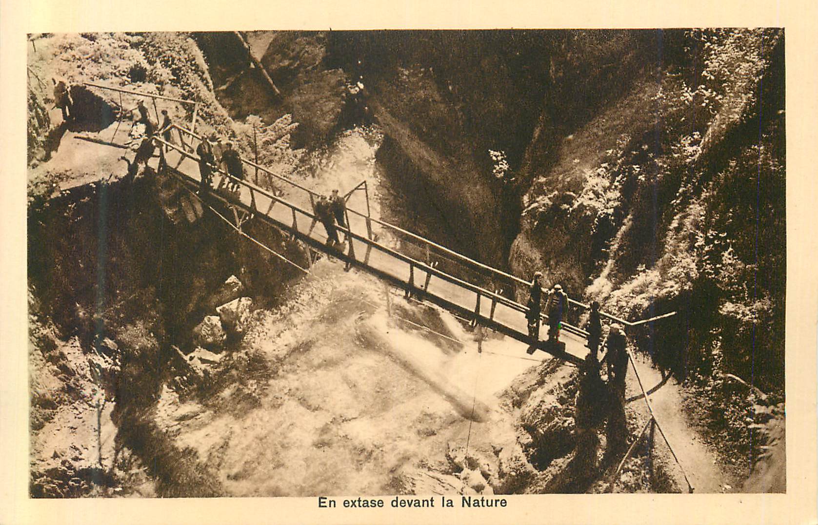 CPA En Extase devant La Nature Gorges de la Diosaz Une Merveille de la Nature Servoz (Alt 814 m) pres Chamonix