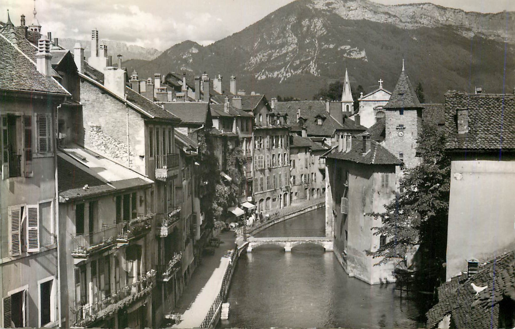 Annecy — Canaux et Vieux Quartiers — Le Mont Veyrier — Édition Gil