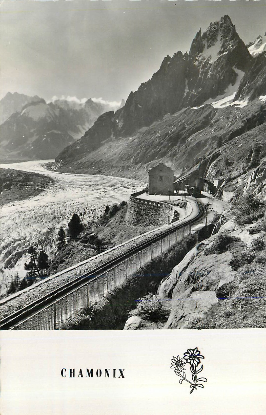 CPM Chamonix La Mer de Glace et la Gare du Montenvers a Droite les Gharmoz (3445 m)