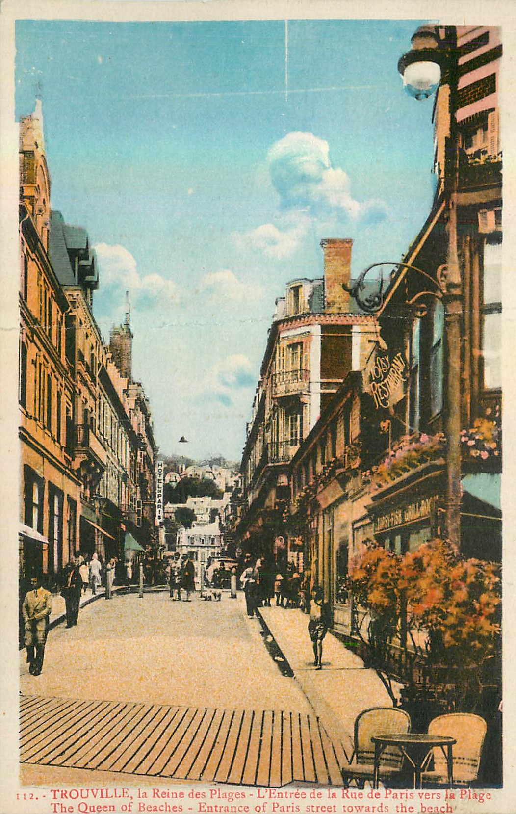CPA Trouville La Reine des Plages L'Entree de la Rue de Paris vers La Plage