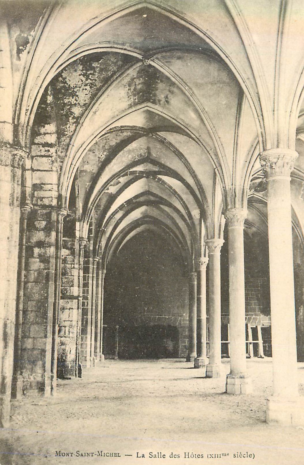Mont-Saint-Michel — Die Saal der Gäste (13. Jahrhundert)