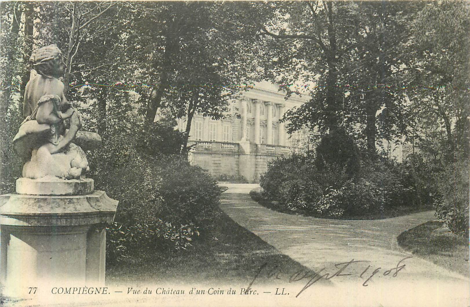 CPA Compiegne Vue du Chateau d'un COin du Parc