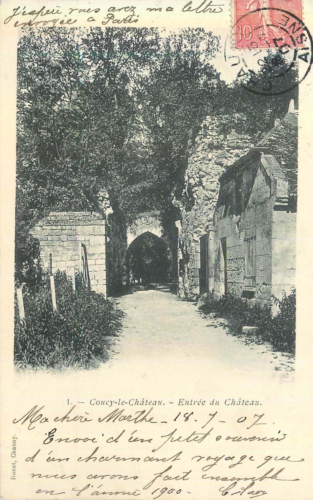 CPA Coucy le Chateau Entree du Chateau