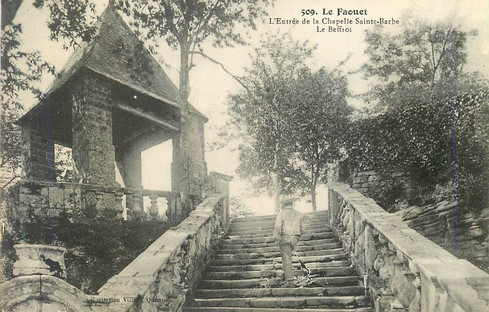 CPA Le Faouet L'Entree de la Chapelle Sainte Barbe Le Beffroi
