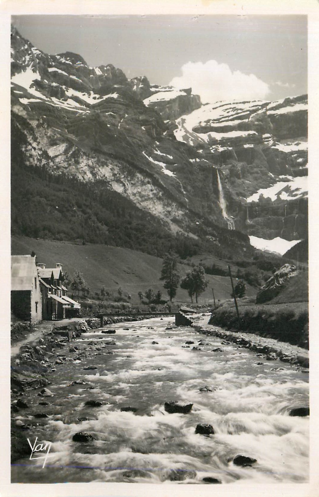 CPM Gavarnie Le Cirque et Le Gave La Chaumiere