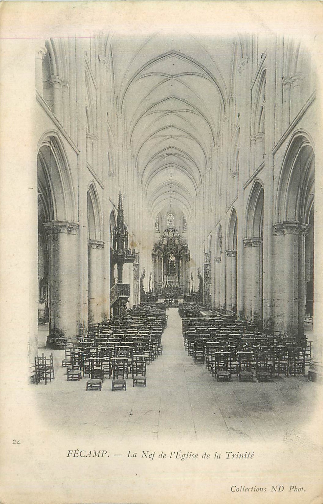 CPA Fecamp La Nef de l'Eglise de la Trinite